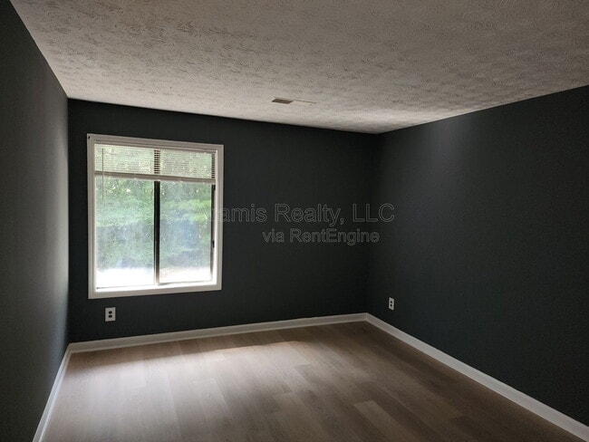 Building Photo - 120 Spring Ct