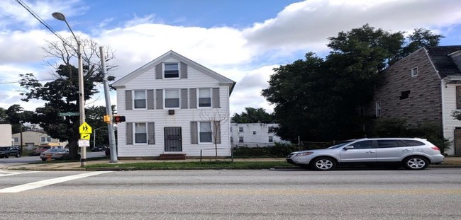 Building Photo - 500 E Patapsco Ave