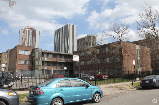 6131 N Winthrop Ave Apartments - 6131 N Winthrop Ave