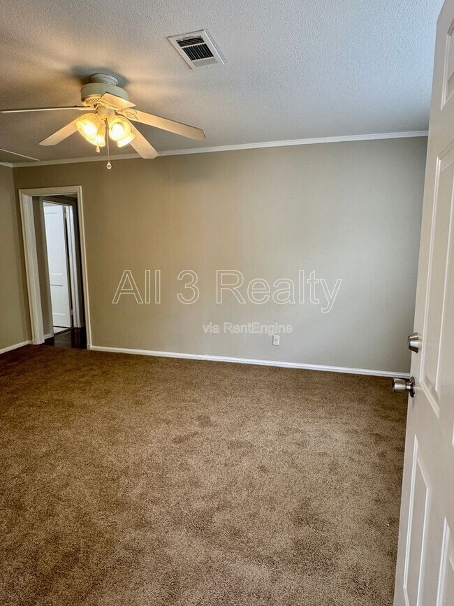 Building Photo - 301 Bradley Dr