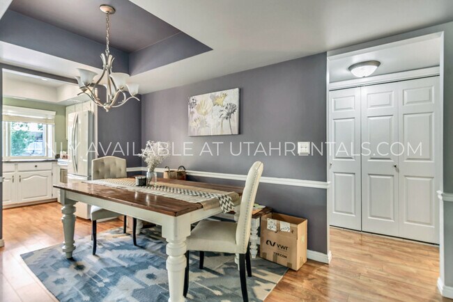 Building Photo - 5761 S Waterbury Cir