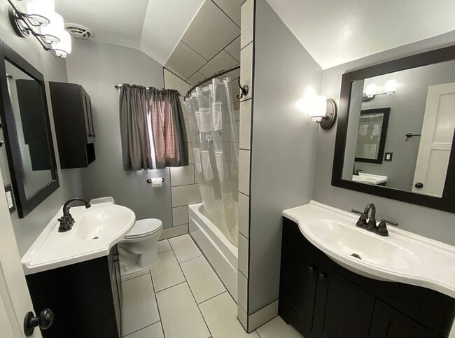 Building Photo - Beautifully Updated 4-Bedroom Home in the ...