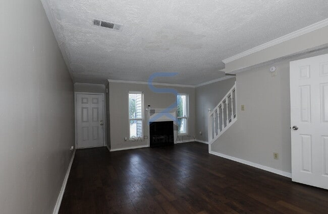 Building Photo - Move in before November 15th and choose yo...