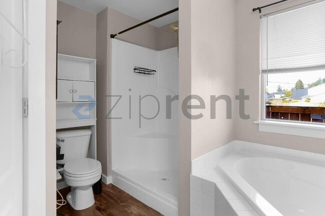 Building Photo - 1120 S 90th St Ct