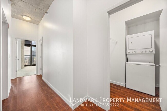 Building Photo - 235 W Van Buren St