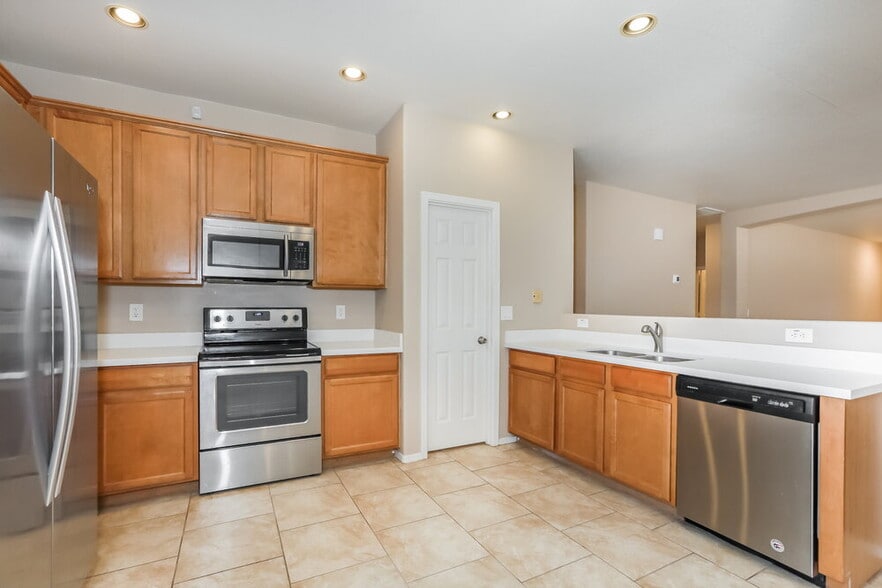 Building Photo - 2924 W Allens Peak Dr