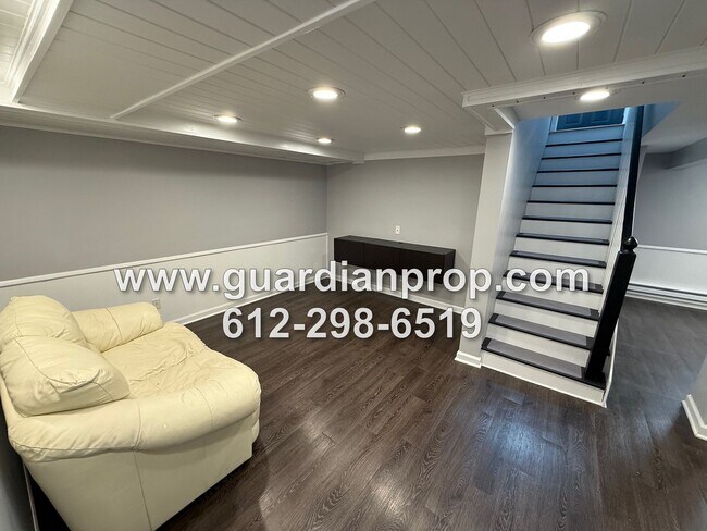 Building Photo - Fully Updated House Available Now, Office,...