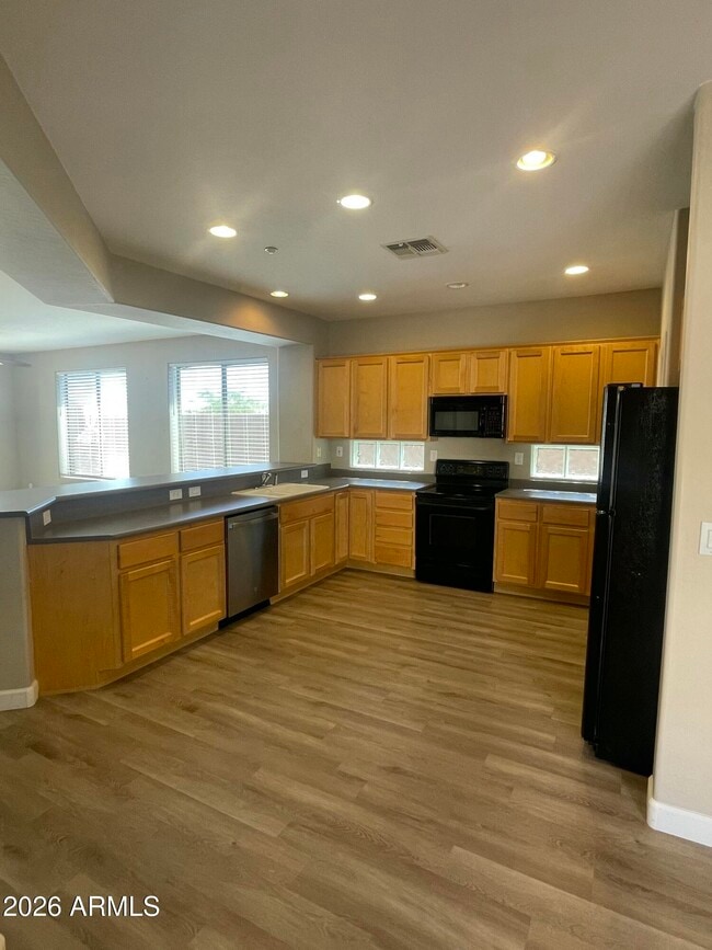Building Photo - 41831 N Mill Creek Way