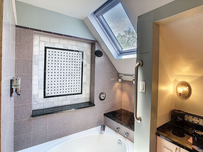 Building Photo - Sherman St- JK