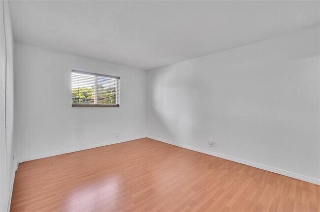 Building Photo - 2020 NE 56th St