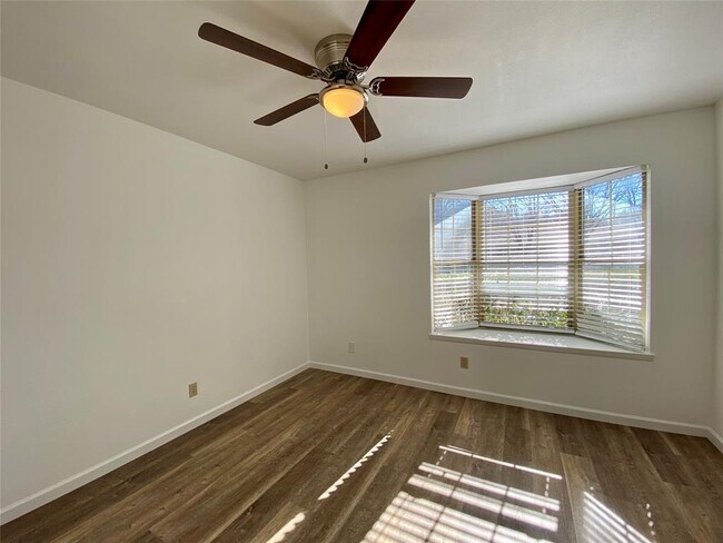 Building Photo - 5502 Longhorn Landing