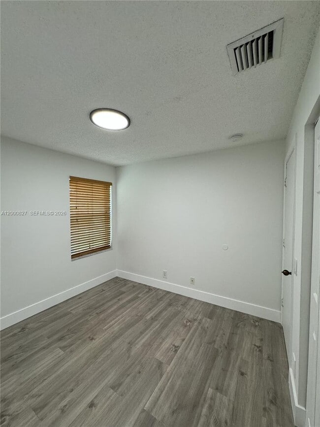 Building Photo - 4136 Pine Ridge Ln