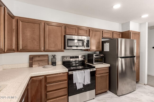 Building Photo - 303 W Fellars Dr