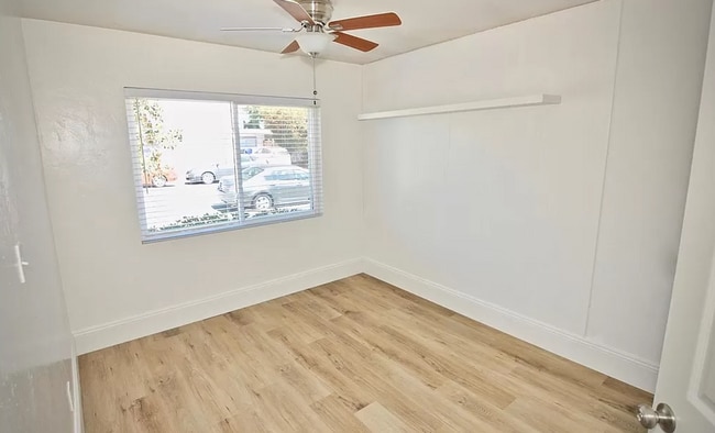 Building Photo - 5BD/2BA, Great Sunroom!
