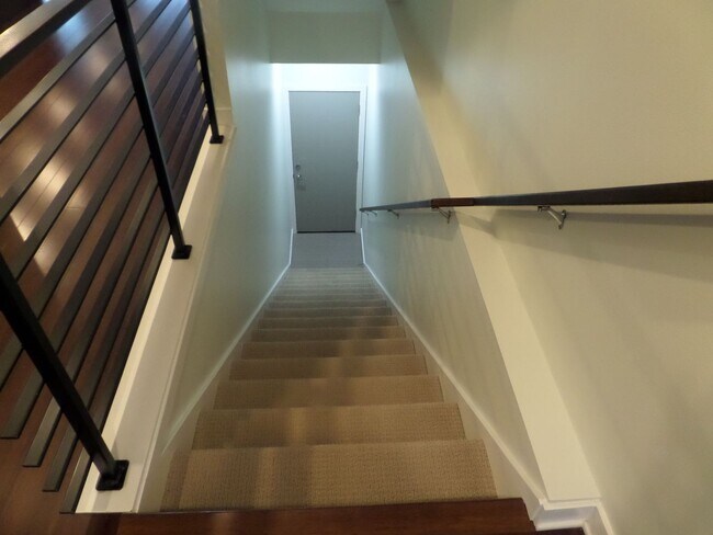Building Photo - Immaculate and LARGE 4-Bedroom Home in Unb...