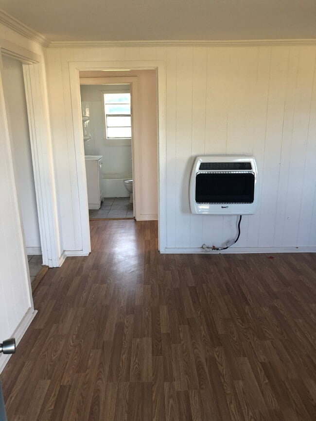 Building Photo - "Charming 3-Bedroom Home in Jonesboro – Cozy 955 Sq Ft Living!"