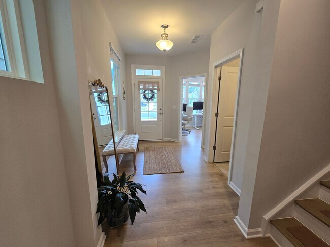Building Photo - 5 Bedrooms! Stunning 5BR/4BA North Ridge P...