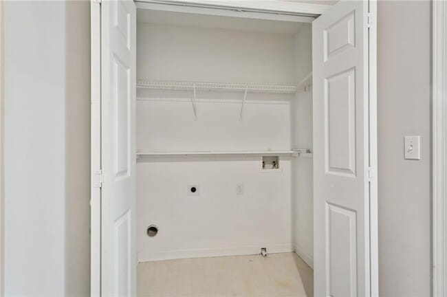 Building Photo - 372 Azalea Cir