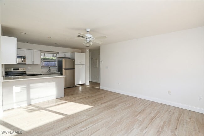 Building Photo - 520 97th Ave N