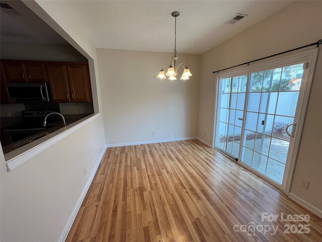 Building Photo - 10010 Blakeney Preserve Dr