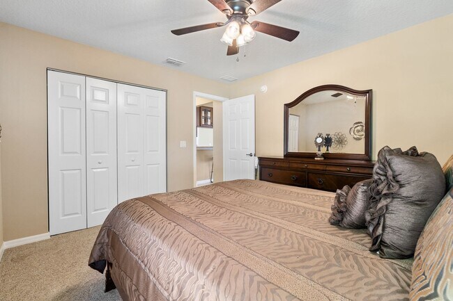 Building Photo - Fully furnished home