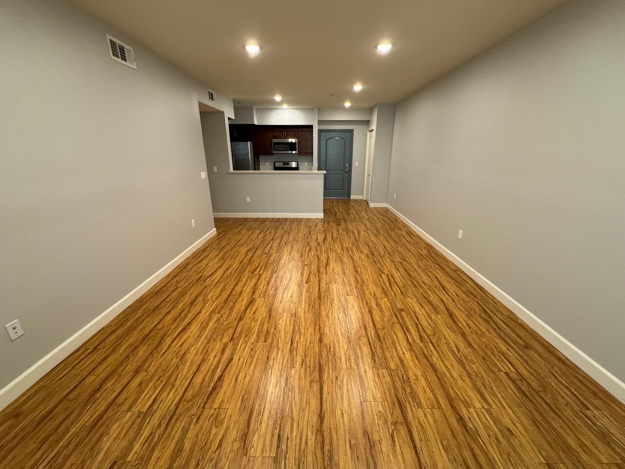 Building Photo - 6718 Sylmar Ave