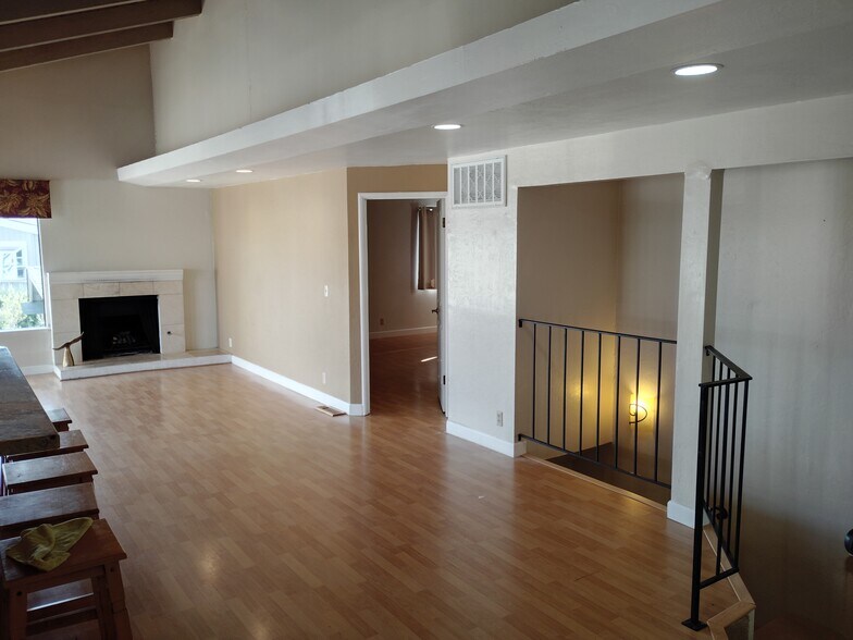 Building Photo - 463 Sea Horse Dr