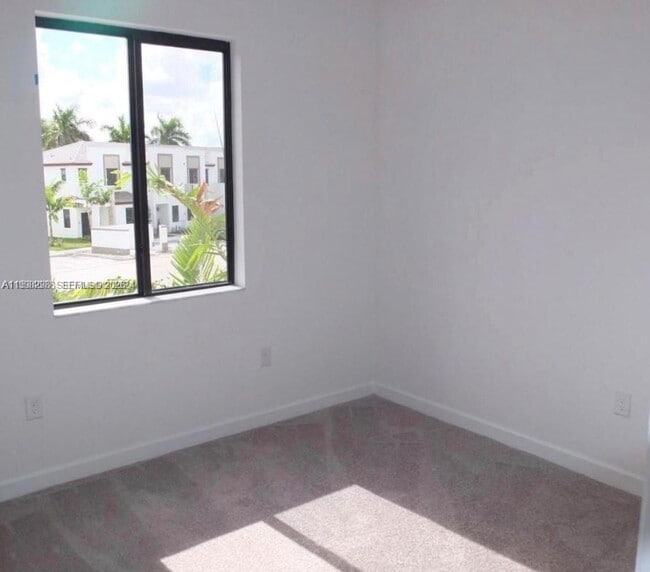 Building Photo - 407 NE 208th Terrace