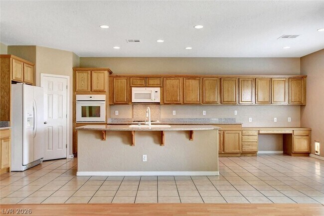 Building Photo - 8216 Imperial Lakes St