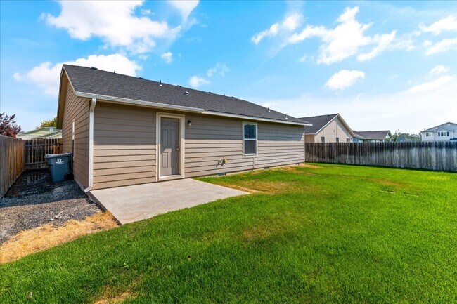 Building Photo - 11695 Altamont St