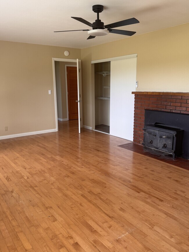 Building Photo - 8741 Old Hwy 99 S