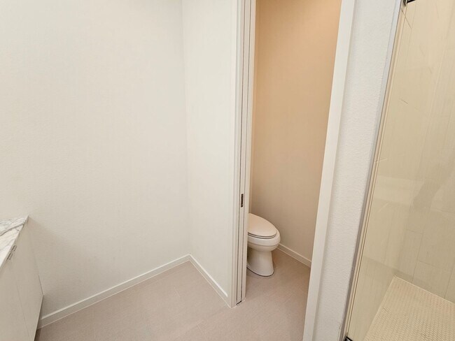 Building Photo - Minutes from Downtown, Uptown, Henderson, ...