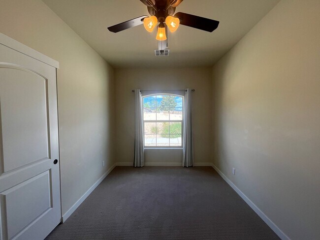 Building Photo - 4 Bed 3 Bath  Custom Built Home in Golden Hills Community in Tehachapi CA!