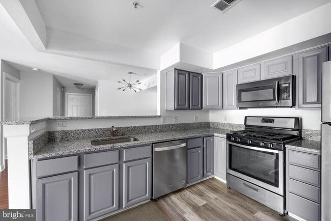 Building Photo - 12209 Fairfield House Dr