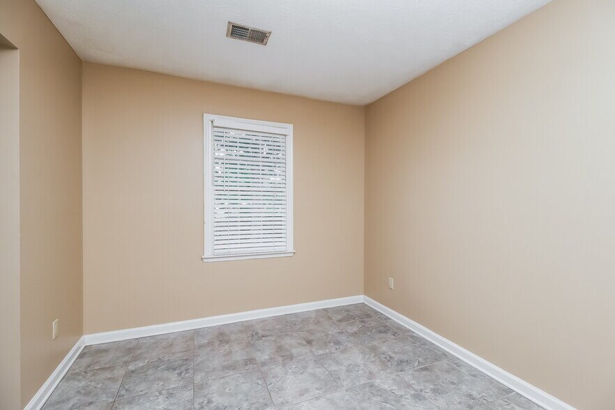 Building Photo - 2021 Corners Cir
