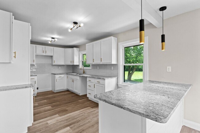 Building Photo - For Sale or Rent – Fully Renovated Stone R...