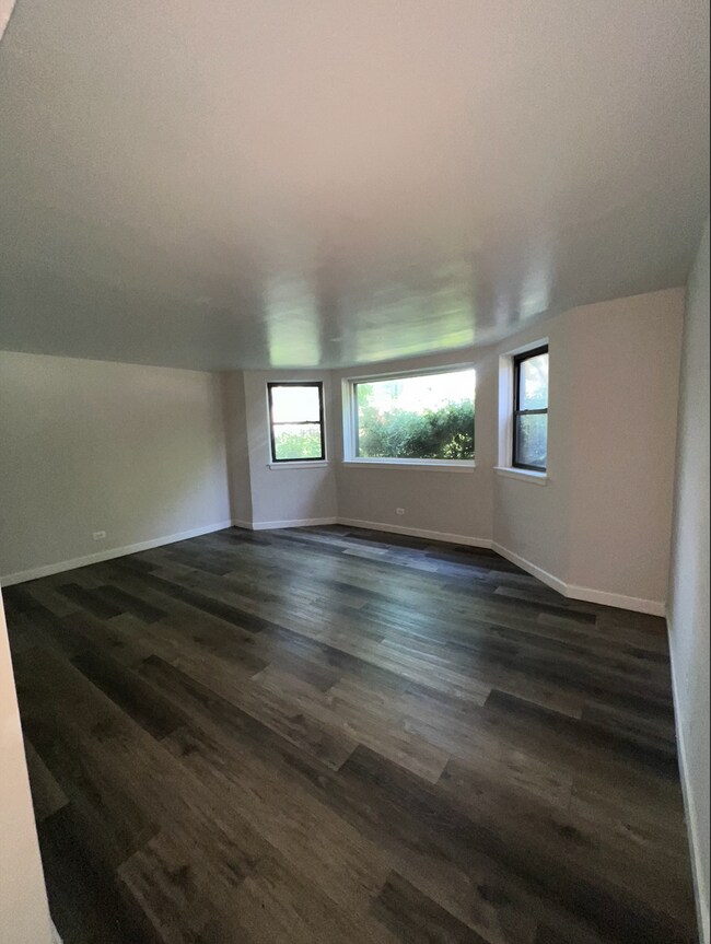 Building Photo - 5718 N Mozart St