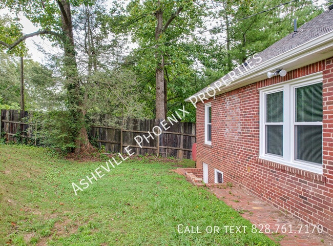 Building Photo - 7 Enka Pine St