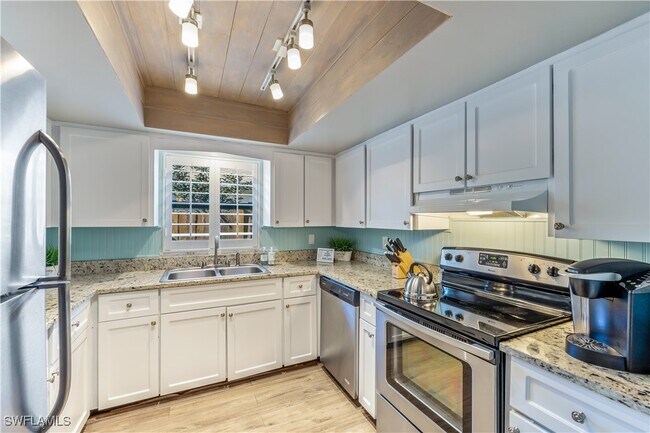 Building Photo - 564 109th Ave N