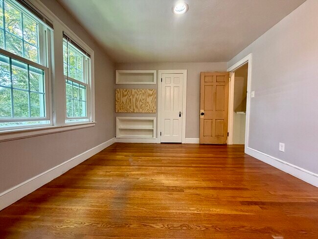 Building Photo - 18 Zenith Dr