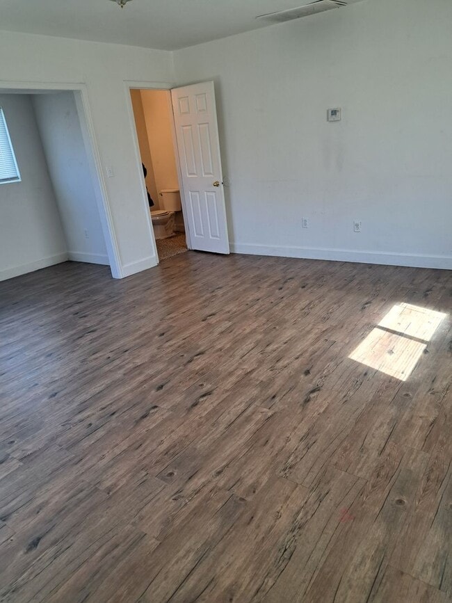 Building Photo - 1920 N 11th Ave