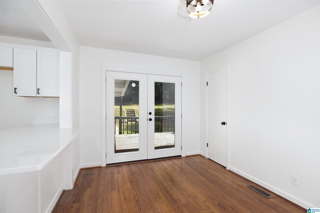 Building Photo - 724 Rose Dr
