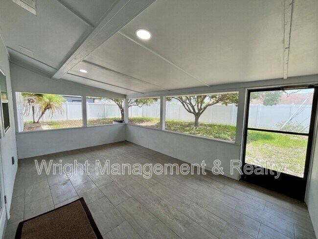 Building Photo - 704 Torrey Pines Ave