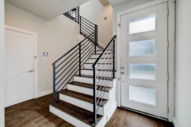 Building Photo - 5622 Kiam St