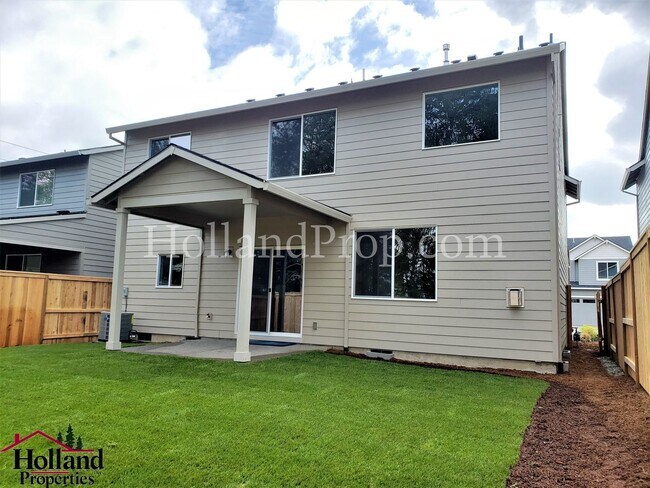 Building Photo - Spacious & Stylish 4-Bedroom Home with Mod...