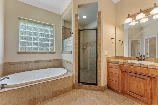 Building Photo - 501 SE Eaton St