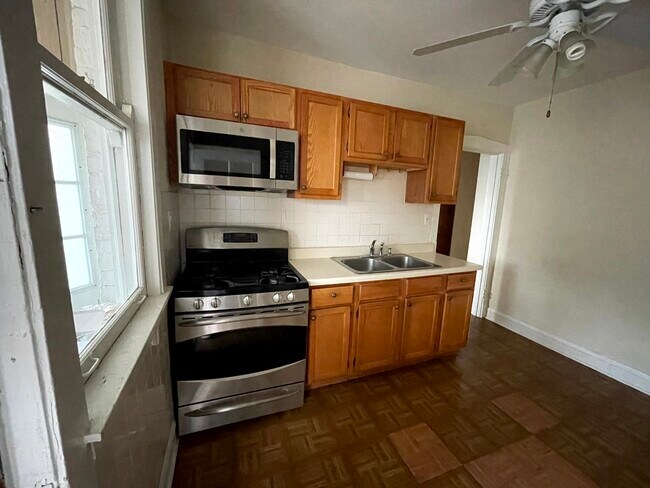 Building Photo - 4044 N Kilbourn Ave
