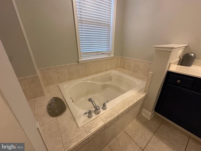 Building Photo - 13846 Greendale Dr