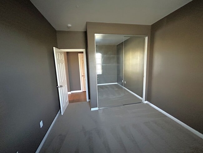 Building Photo - NATURE TRAIL CHINO  (5 BED, 2.5 BATH)