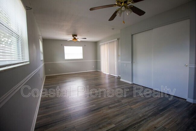 Building Photo - 10760 62nd Ave N